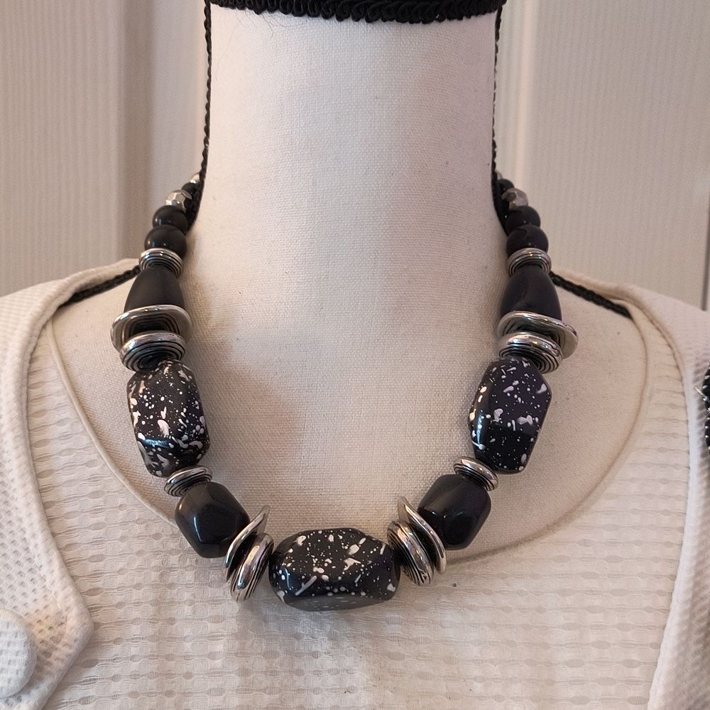 Paparazzi Glaze Of Glory Chunky Abstract Splash Paint Black Silver Bead Necklace